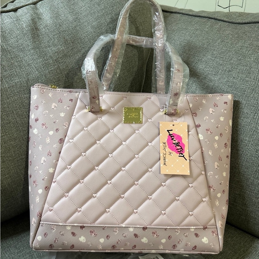 Hearts and Rose Petals Luv Betsey Quilted Tote Bag - Picture 2 of 2